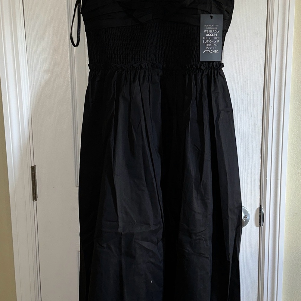 Elegant Black Poplin Halter Dress - Picture 6 of 9
